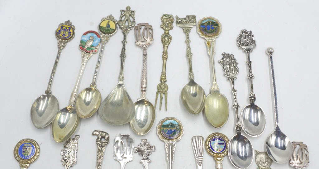 Collection various silver plate souvenir teaspoons - Image 3 of 3