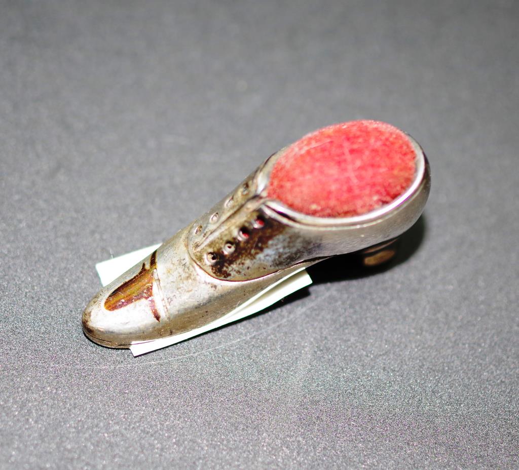 Miniature silver (925) shoe pincushion - Image 2 of 3