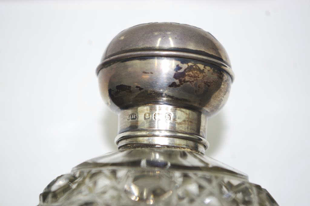 Sterling silver top and cut crystal perfume bottle - Image 3 of 3