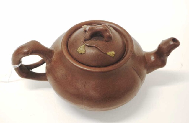 Chinese Yixing teapot - Image 2 of 3