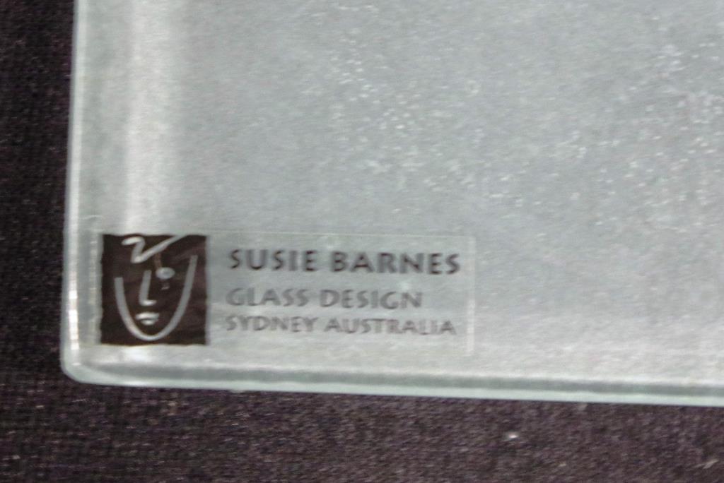 Two Australian Susie Barnes glass fish platters - Image 3 of 3