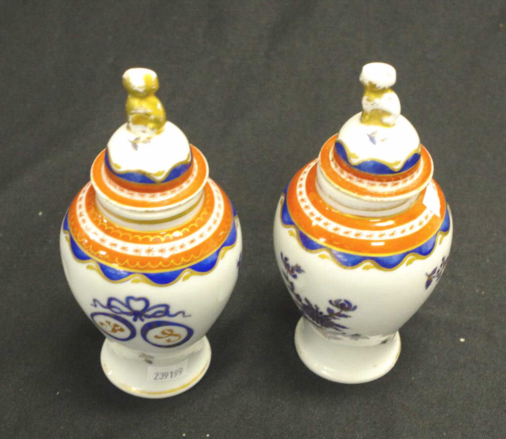 Antique pair of French porcelain lidded urns - Image 2 of 3