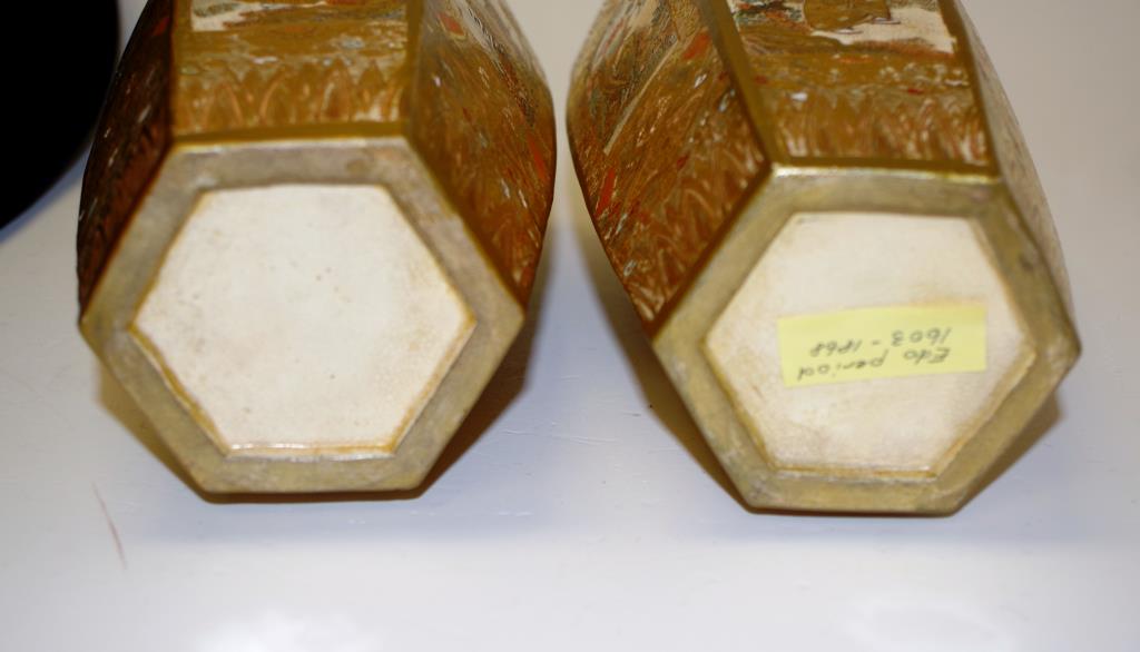 Pair Japanese Satsuma hexagonal vases - Image 4 of 4