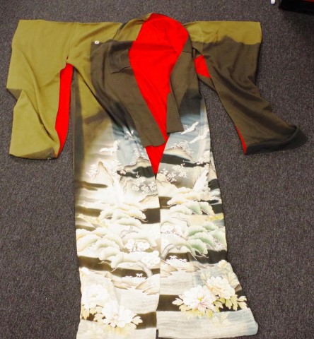 Two various Japanese ex-display kimonos - Image 3 of 3