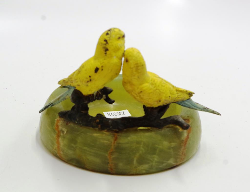 Cold painted bronze budgerigars on onyx bowl - Image 3 of 3