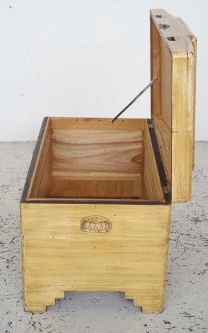 Singaporean camphorwood trunk - Image 3 of 3