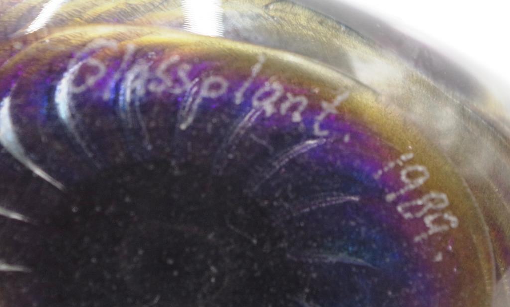 Chuck &Lesley Simpson iridescent glass paperweight - Image 3 of 3