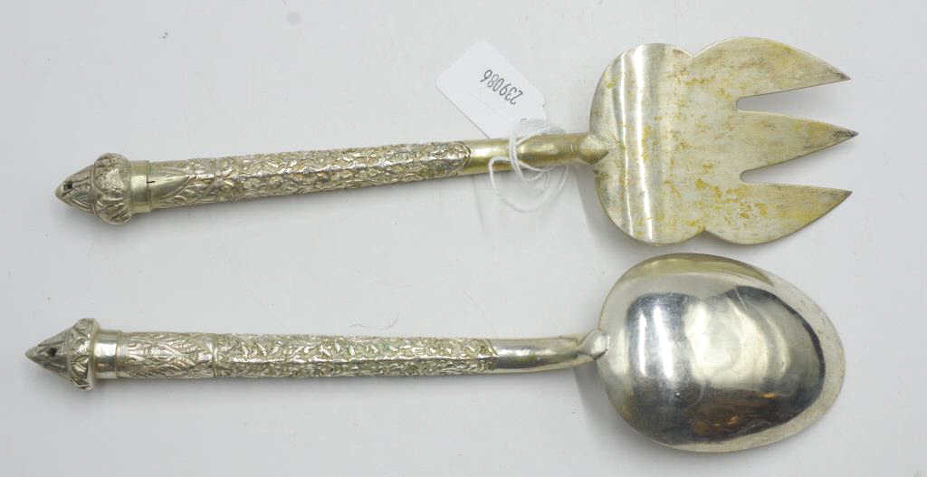 Pair Oriental silver plate serving pieces - Image 2 of 2