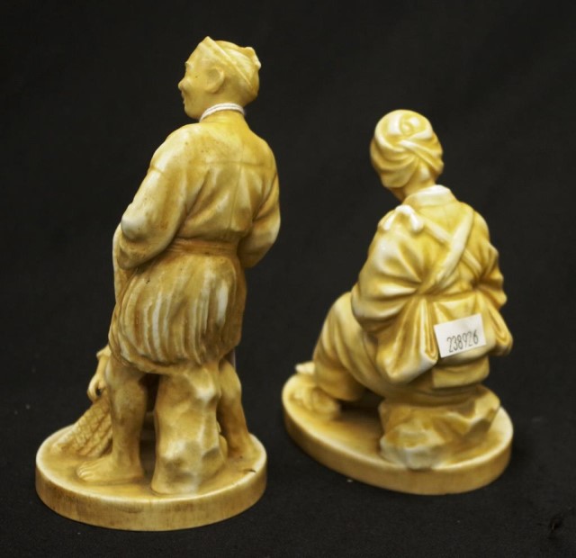 Two early Japanese ceramic figures - Image 2 of 3