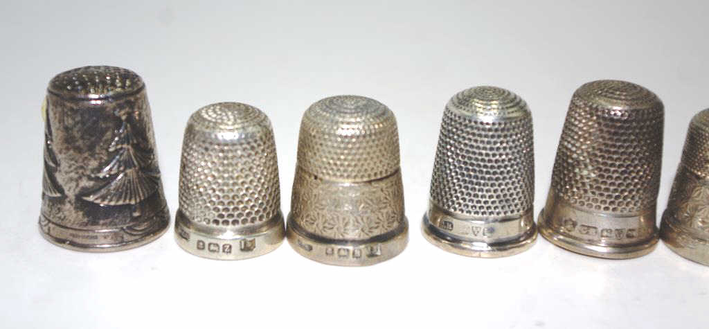Ten various sterling silver thimbles - Image 2 of 3