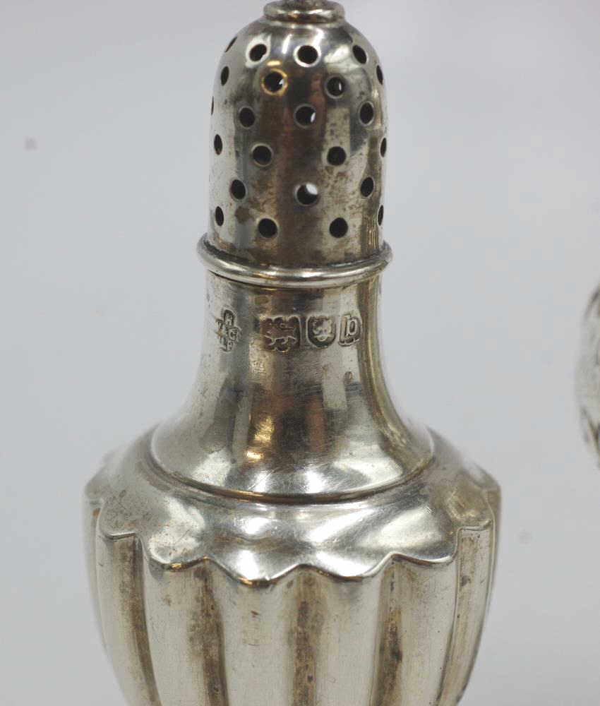 Two various Victorian sterling silver pepperettes - Image 3 of 4