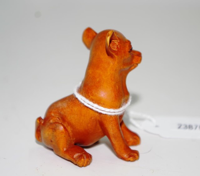 Chinese carved boxwood chihuahua netsuke - Image 2 of 3