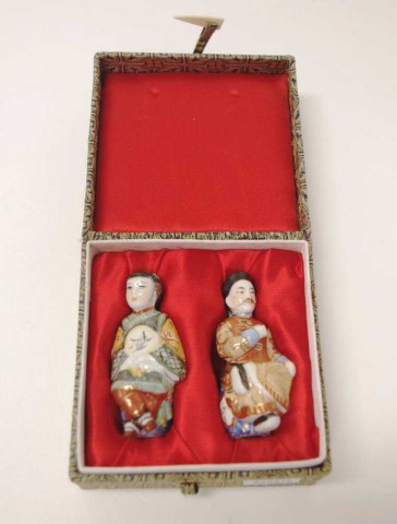 Pair Chinese painted ceramic miniature figures - Image 3 of 3