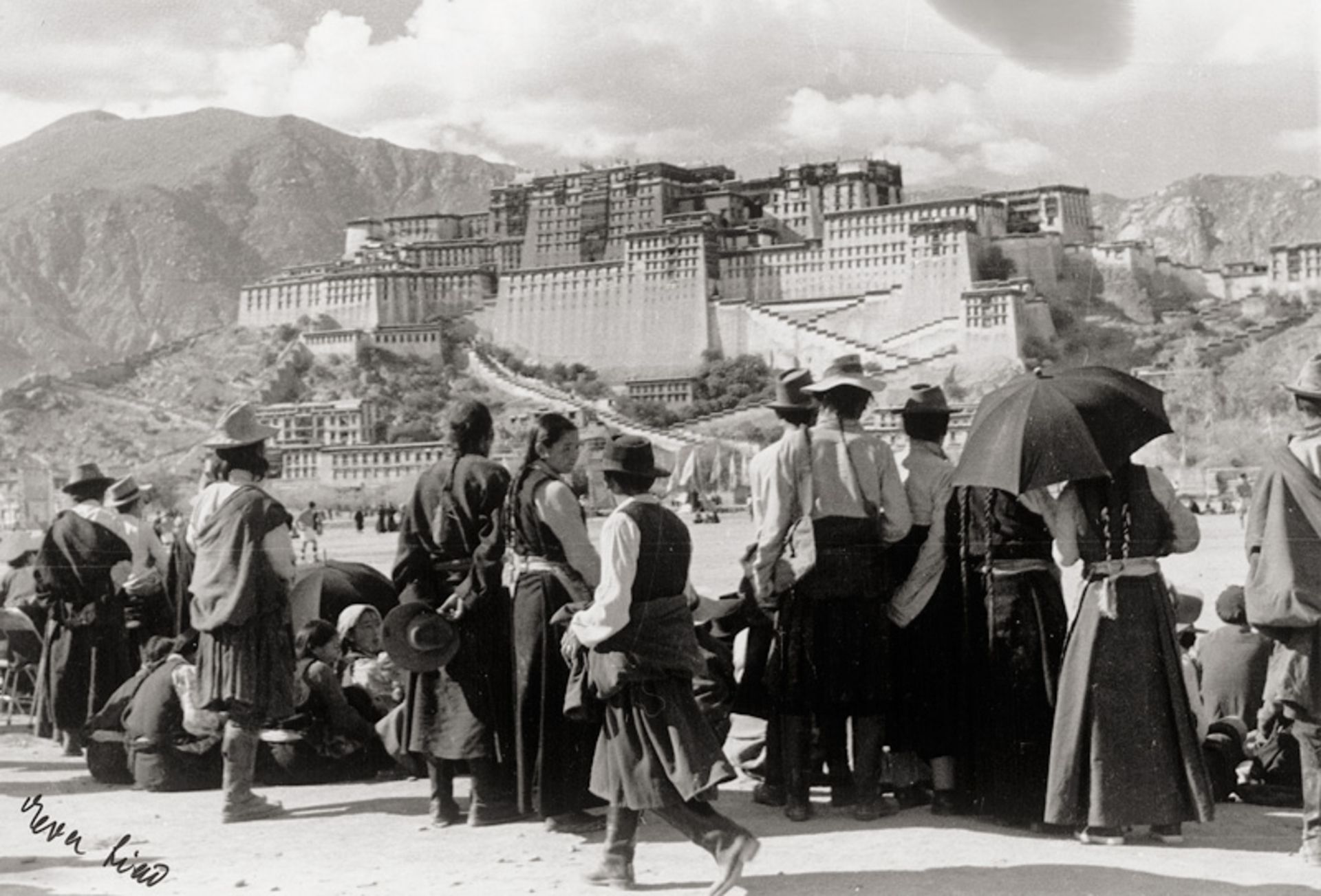 Siao, Eva: Images of Lhasa and the Potala Palace