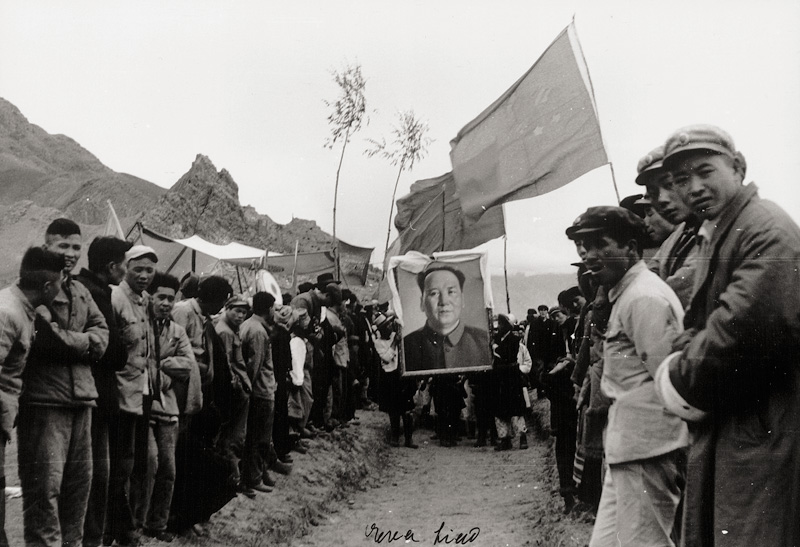 Siao, Eva: Various Chinese propaganda photographs after the "Libera...