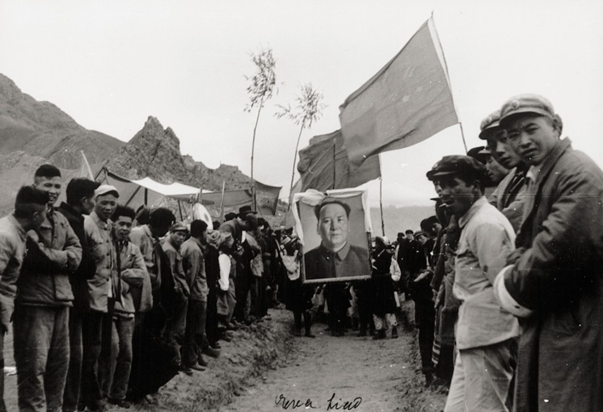 Siao, Eva: Various Chinese propaganda photographs after the "Libera...