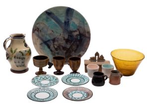 A mixed group of studio pottery, including a John Maltby stoneware box and cover,