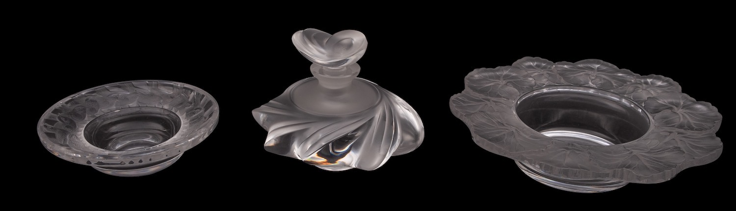 A Lalique Cristal flacon 'Samoa', 8cm high, together with a small dish 'Honfluer',