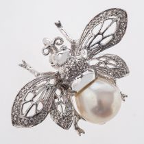 A pearl set "Bee" brooch in 14ct white gold with small diamonds, 3.