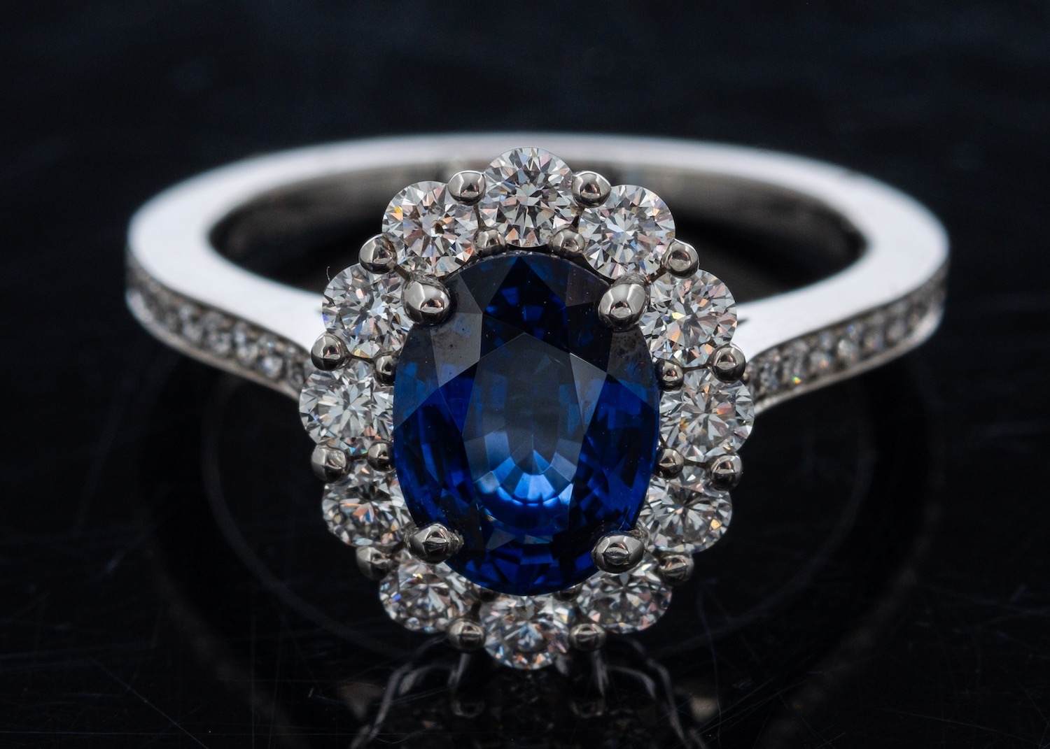 A fine quality Garrards sapphire and diamond ring, - Image 4 of 4