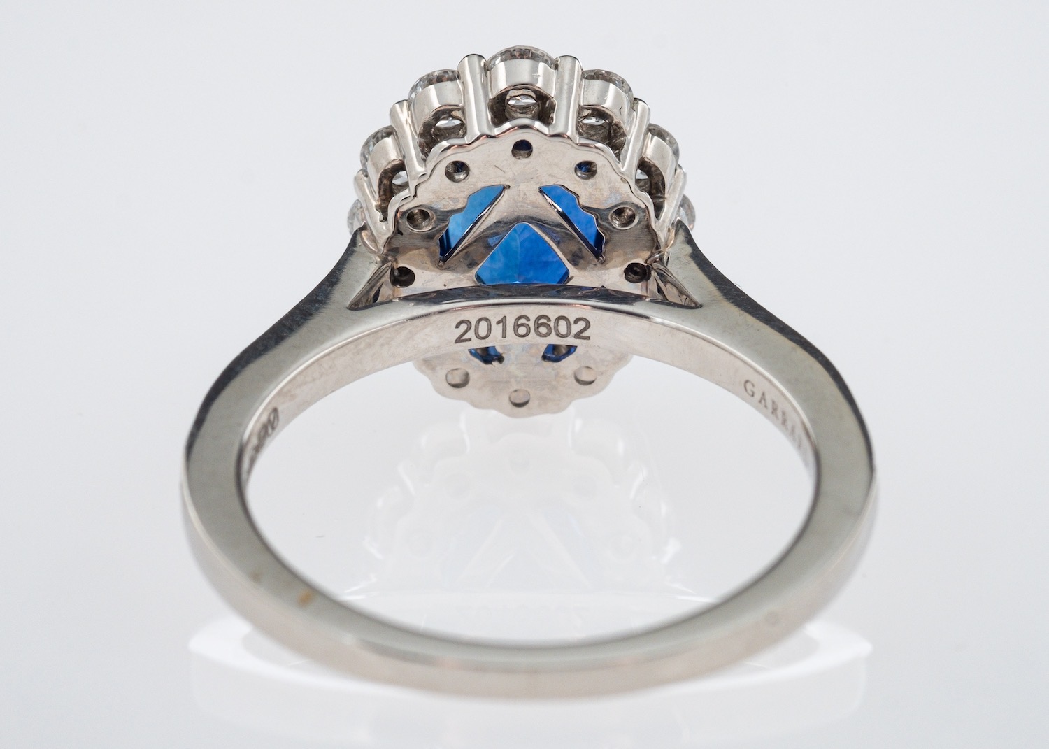 A fine quality Garrards sapphire and diamond ring, - Image 3 of 4