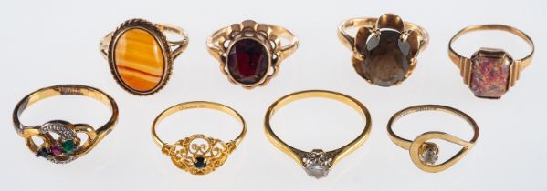 A garnet dress ring, an agate ring and six others. Condition Report gross weight 19.