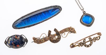 A group of jewellery, Victorian shoehorn brooch with seed pearls, another similar with clover,