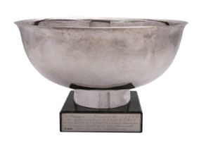 A silver hand raised bowl by Leslie Durbin (Leslie Gordon Durbin), London 1979,