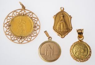 A gold medal depicting Pope John XXII, Principality of Liechtenstein 22ct in 14ct gold mount,