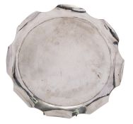 An Elizabeth II silver wavy rim tray, maker's mark TCB, Birmingham 1984, of plain circular form,
