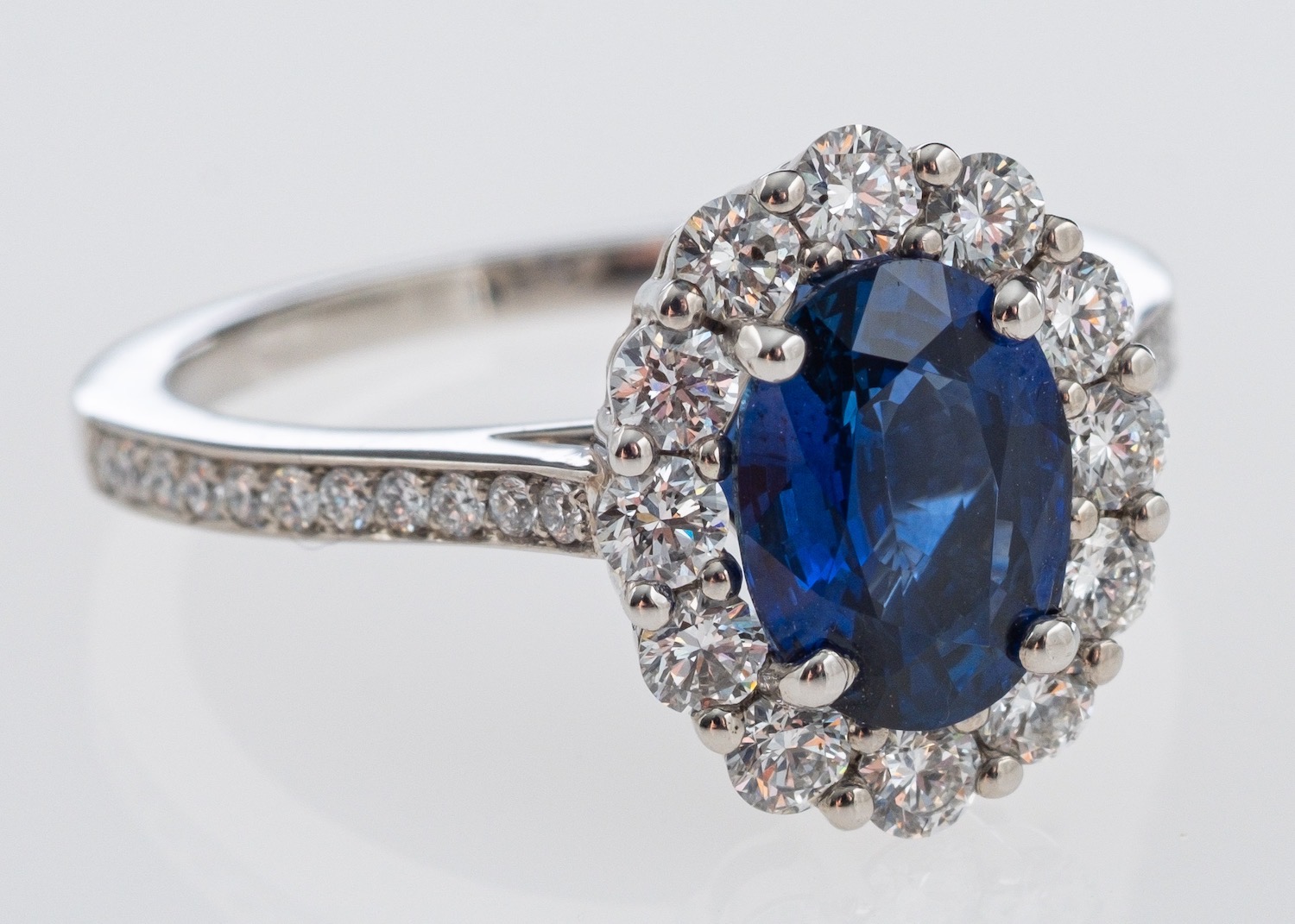 A fine quality Garrards sapphire and diamond ring, - Image 2 of 4