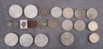 A quantity of GB and world coins and notes, including commemorative crowns.