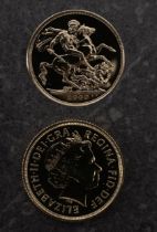 A Royal Mint 2000 sovereign,