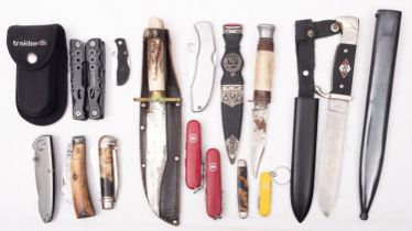 A group of various pocket knives and pen knives,