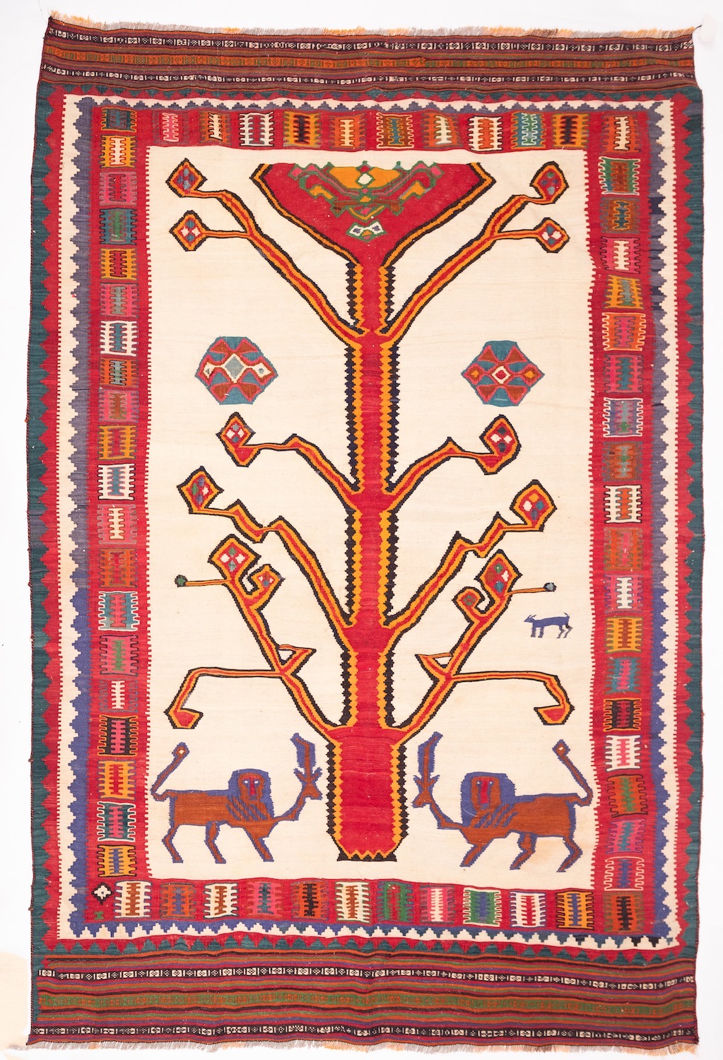 A Qashgai Kelim, the ivory field with two lions at the foot of a stylised tree, - Bild 6 aus 8