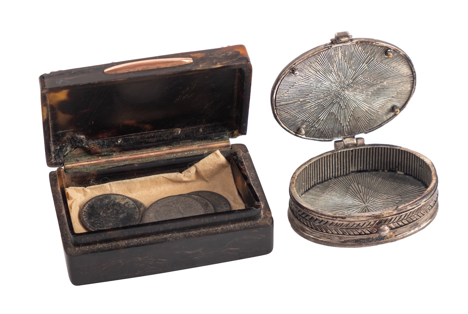 A tortoiseshell and yellow metal mounted snuff box, - Image 2 of 2