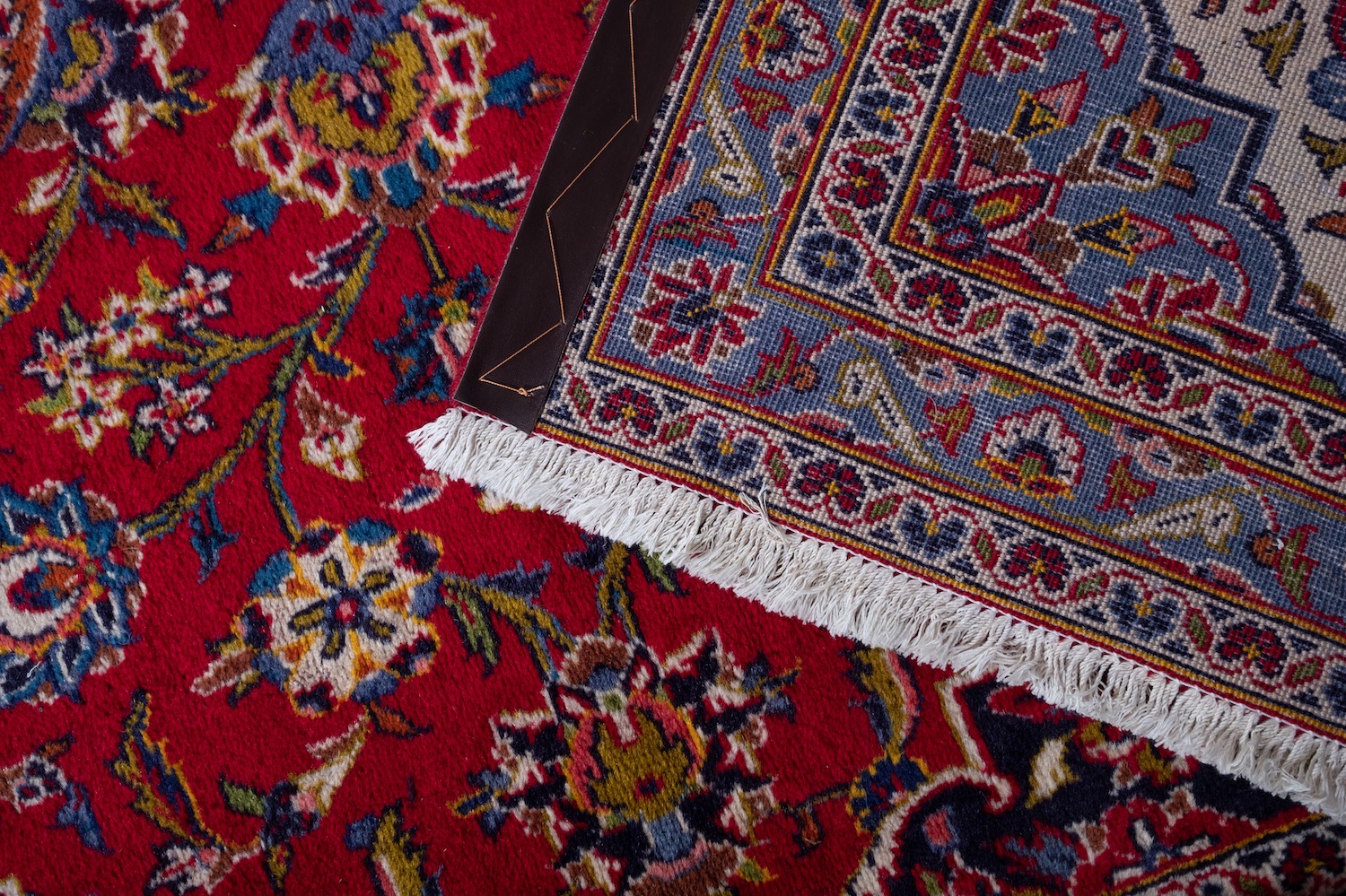 A Kashan carpet, the madder cartouche field with a central indigo shaped lozenge pole medallion, - Image 3 of 3