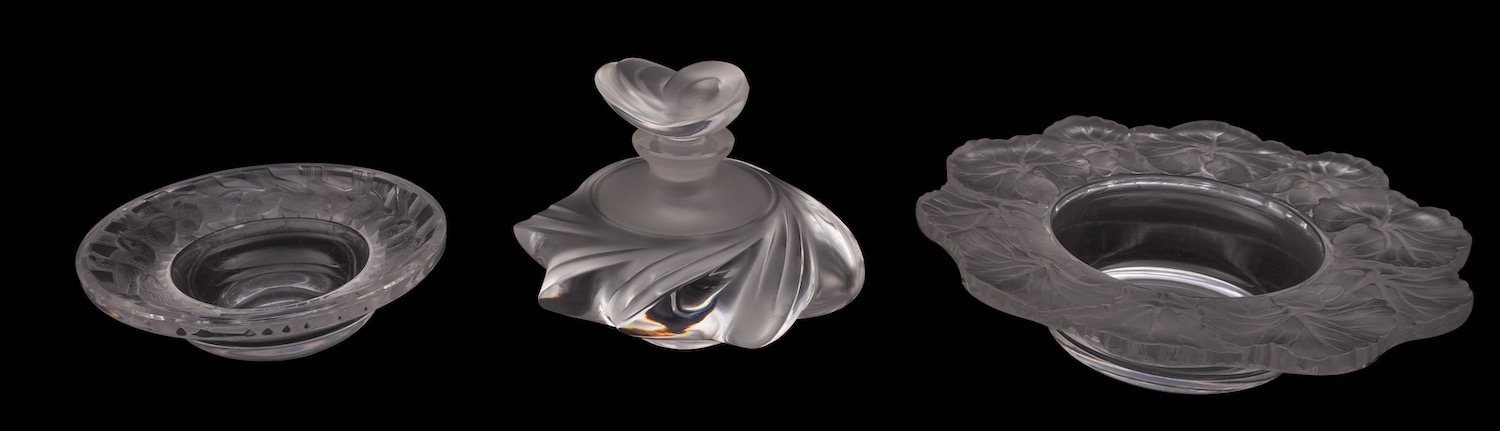 A Lalique Cristal flacon 'Samoa', 8cm high, together with a small dish 'Honfluer', - Image 2 of 2