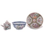 A mixed lot of Chinese porcelain,