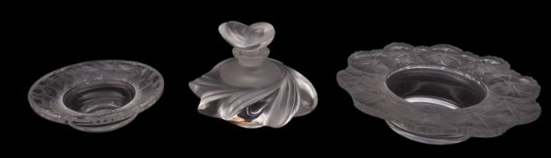 A Lalique Cristal flacon 'Samoa', 8cm high, together with a small dish 'Honfluer',