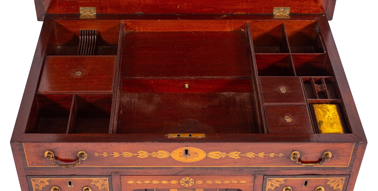 A George III mahogany and marquetry dressing table in the style of a kneehole desk, - Bild 2 aus 2