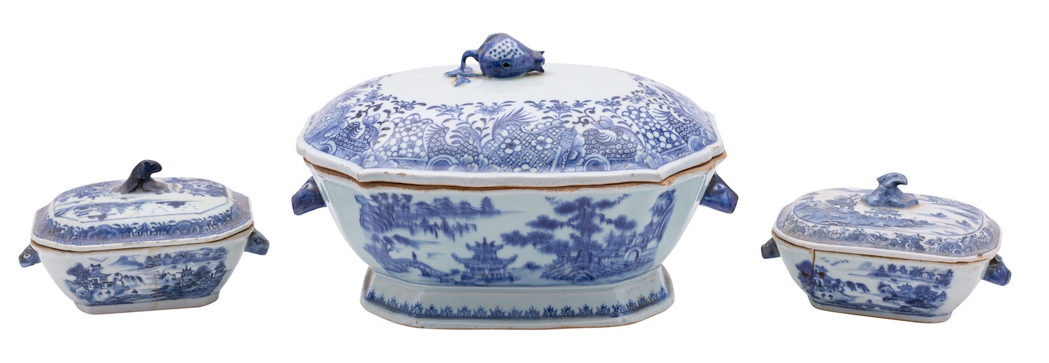 A Chinese blue and white tureen and cover of shaped rectangular form with pomegranate finial and