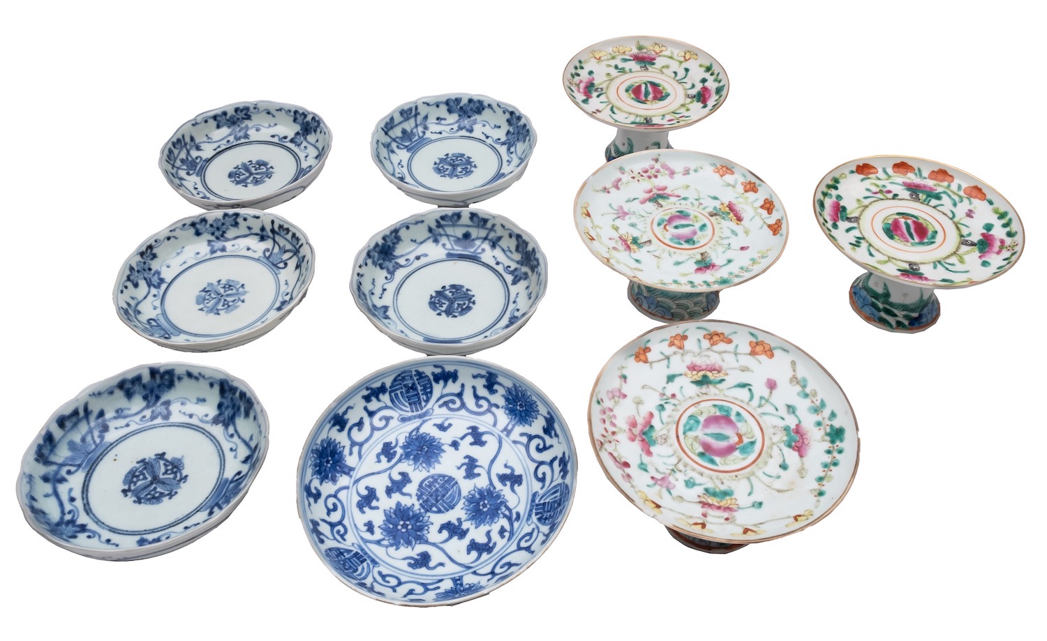 A mixed group of Chinese and Japanese porcelain comprising a blue and white saucer dish painted