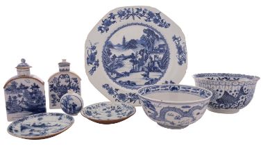 A mixed lot of Chinese blue and white porcelain,