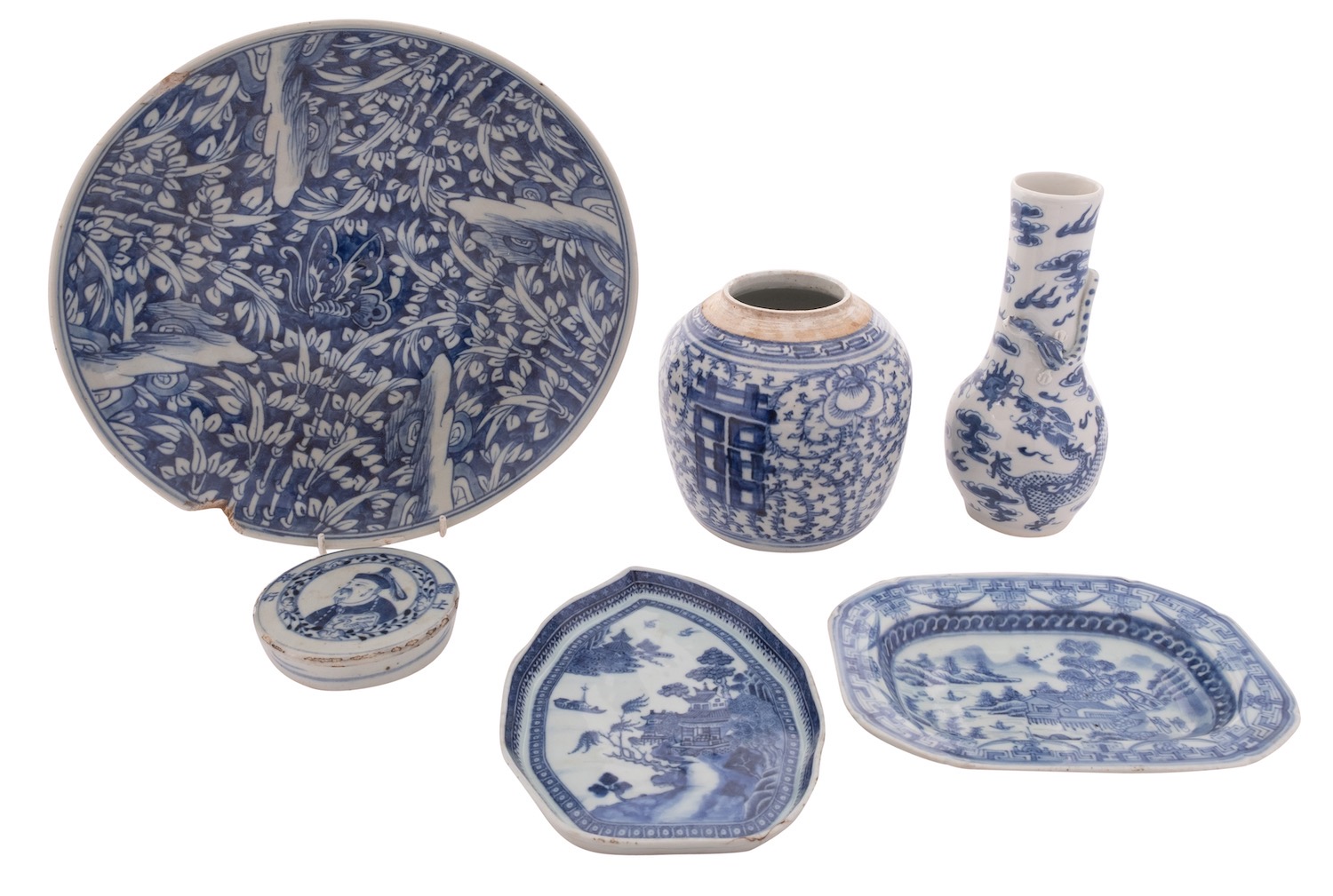 A mixed lot of Chinese blue and white porcelain, Qing dynasty and later comprising two small dishes,