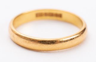 A 22ct gold wedding band, weight 3.5 gra