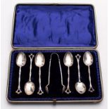 A cased set of Victorian tea spoons and