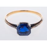 A single stone sapphire ring, set with a table-cut sapphire, sapphire approx. 1.