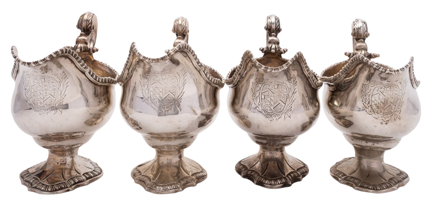A pair of George III silver sauce boats by William Skeen, London 1765, - Bild 2 aus 5