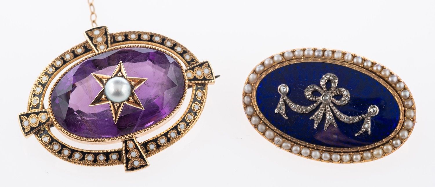 Two Victorian brooches,